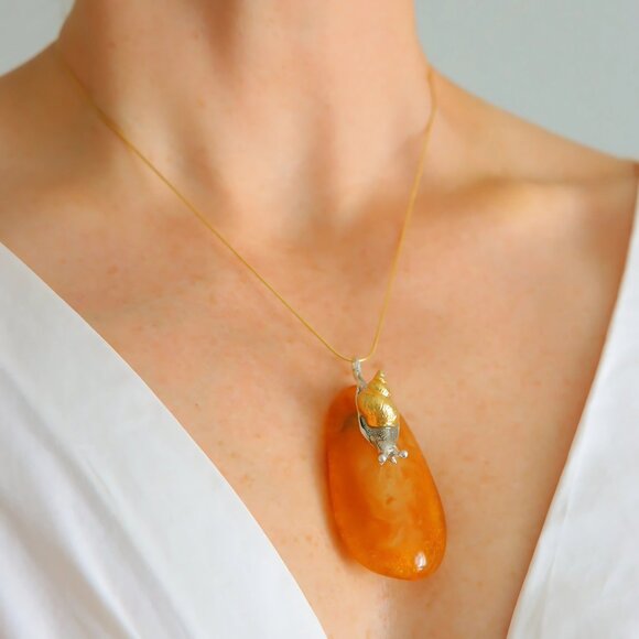 Baltic Amber Snail Statement Necklace in 14k Gold Plated s925 - Picture 3 of 10